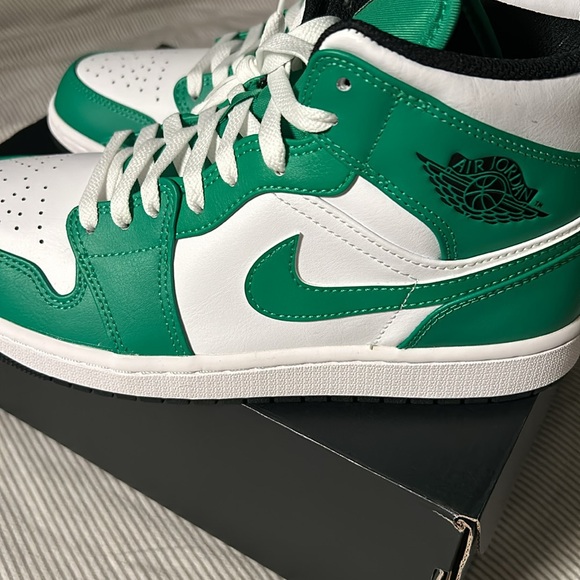 [DQ8426-301] Mens Air Jordan 1 MID 'LUCKY GREEN'
NWOT! - Picture 7 of 8